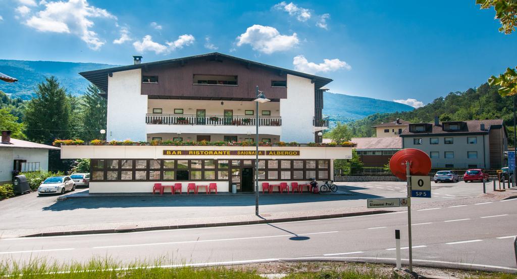 Albergo Sayonara Comano Terme Exterior foto